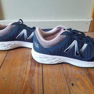 Women's new balance sneaker